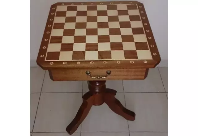 Chess table (without pieces) / total height: 74 cm
