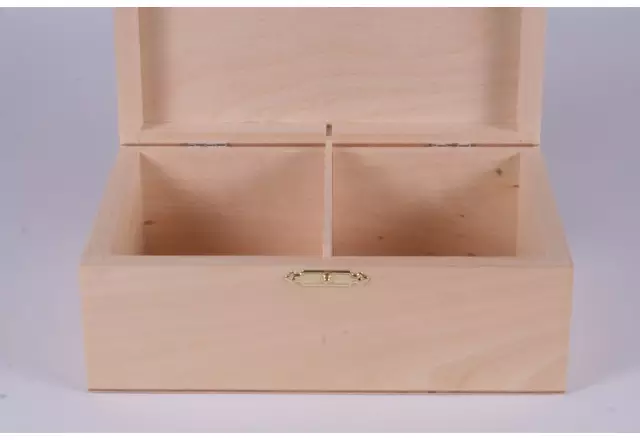 WOODEN CASE FOR No. 4 CHESS PIECES