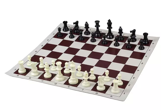 Staunton no 4 plastic chess pieces, unweighted
