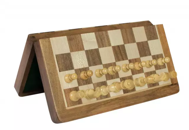 Wooden Magnetic Chess set with 30 cm inlaid chessboard