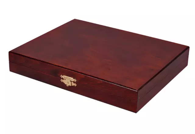 Sunrise Staunton No. 5 (King 90 mm) in an elegant wooden case