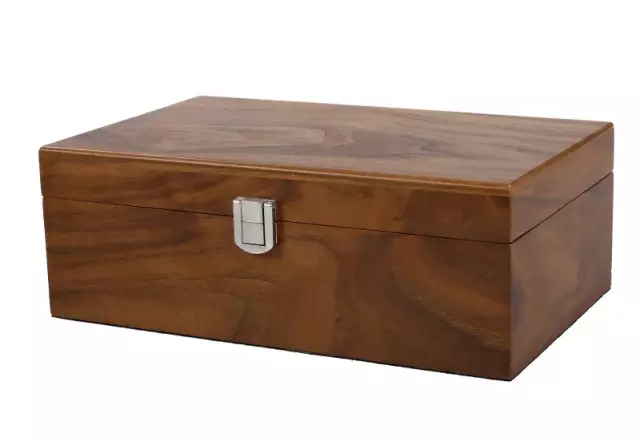 High Quality Chess Box - Walnut wood Veneer (24x15x8,5cm)