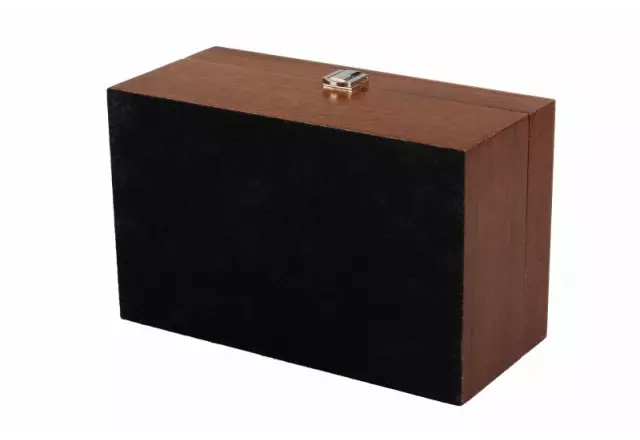 High Quality Chess Box - Sapele wood Veneer (24x15x11cm)
