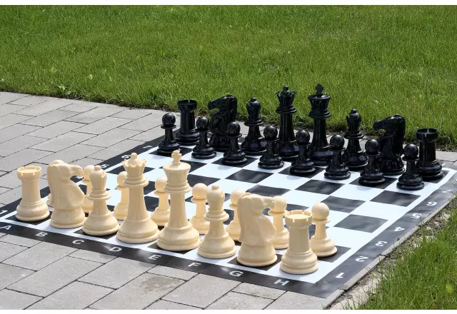 Small size garden chess set - pieces + nylon chessboard