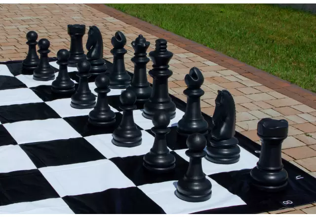 Plastic giant chess pieces (king height 45 cm)